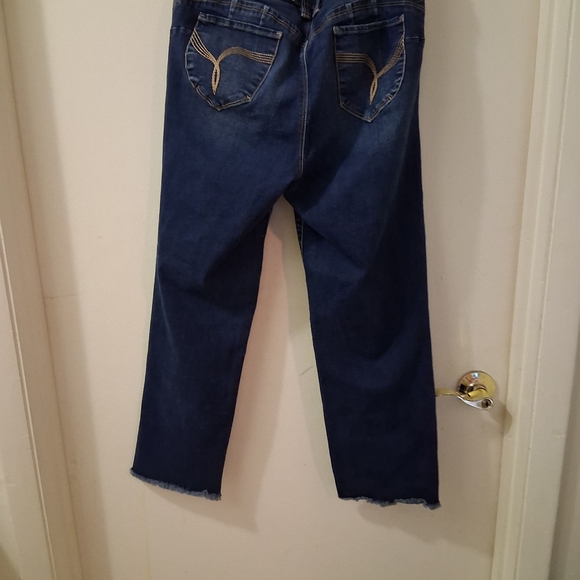 WannaBettaButt Distressed Mid Rise Blue Jeans Size 11. Excellent Shape - Picture 2 of 8